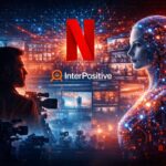 Cineasta con cámara en estudio oscuro junto a visualización de red neuronal de IA, representando Netflix compra InterPositive para herramientas de postproducción
